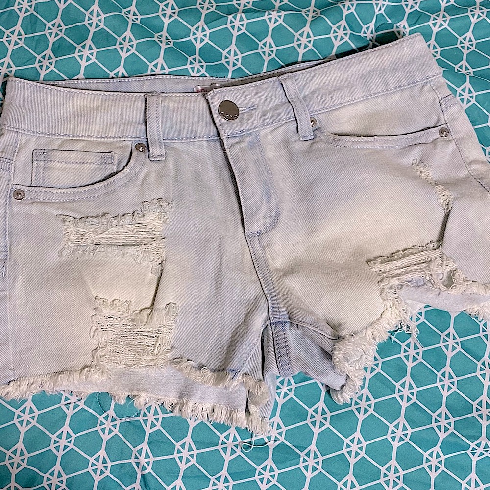 Distressed jean shorts sz 9 nwot